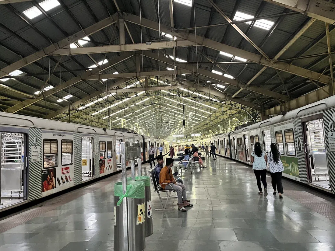 Churchgate Station lunchtime handover, Mumbai